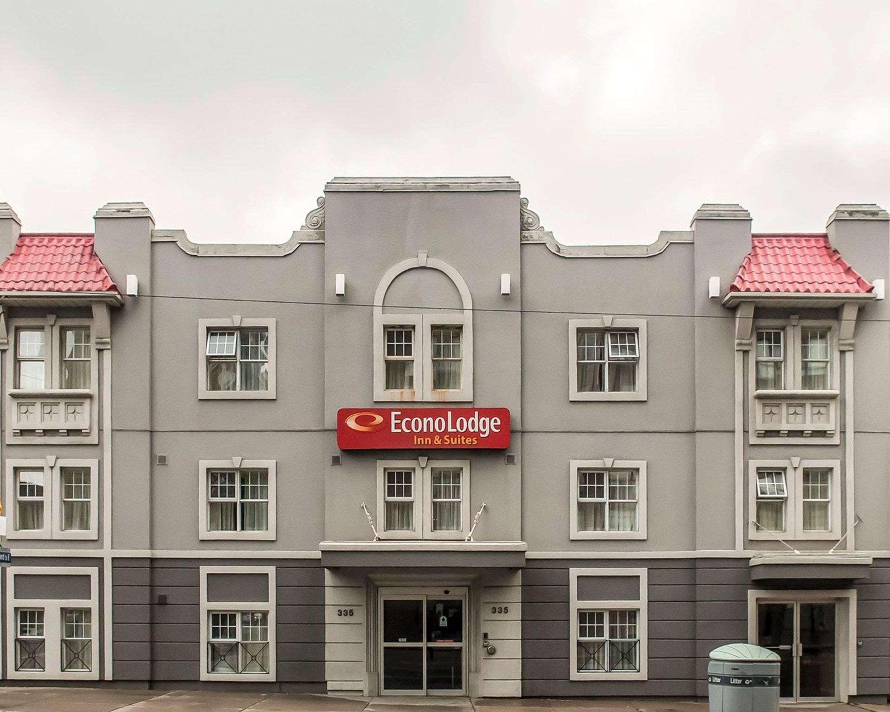 Econo Lodge Inn & Suites Downtown Toronto Exterior photo